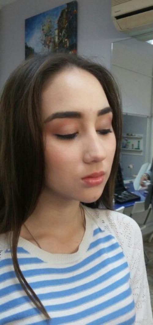 Милые девушки?  Я начинающий стилист - визажист приглашаю вас на макияж и прически по привлекательным ценам. 05