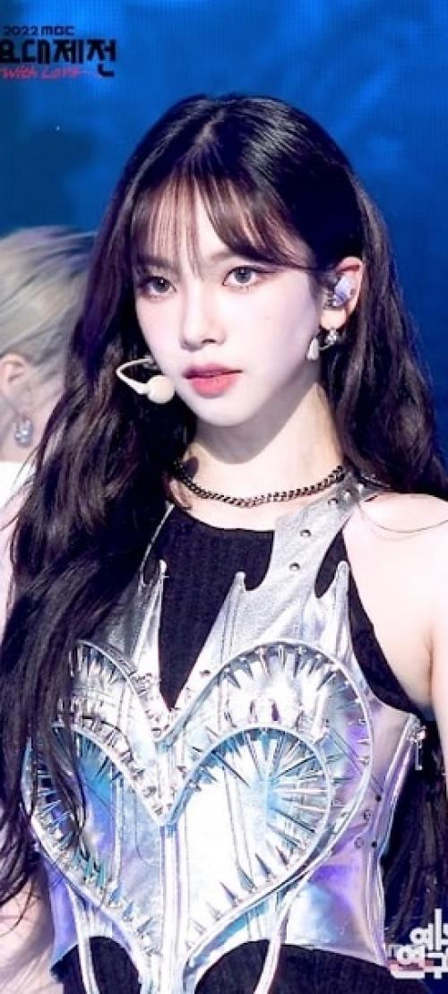 Instiz я с уверенностью могу заявить, что Карина сменила салон, где ей делают причёску и макияж. 02