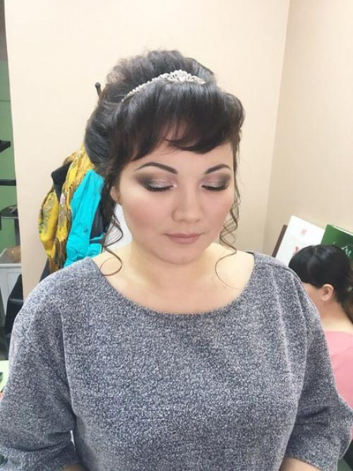 Милые девушки?  Мы вам услуги визажиста предлагаем? 03