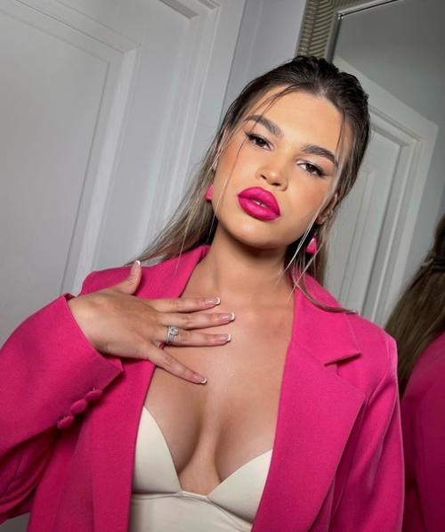 Какой образ вам нравится больше 1 или 2? 01