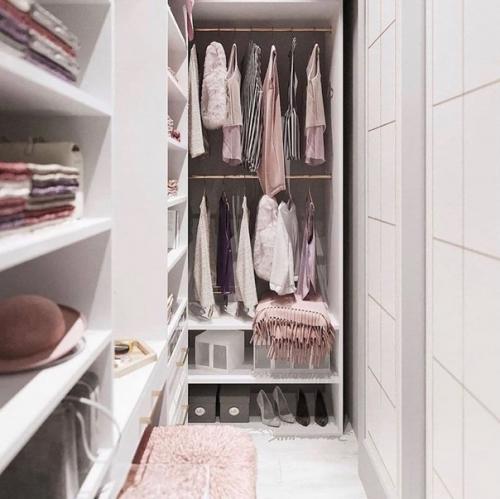 Гaрдеробная со столиком для макияжа. 01