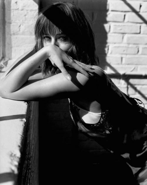 Out Of The Shade: дакота Джонсон в фотосессии аласдира маклиллана для Vogue UK February 2016. 05