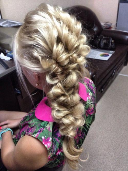 Я могу создать для вас неповторимый образ на любое торжество с помощью прически и макияжа с профессиональным подходом! 06