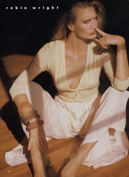 Актриса и модель Робин Райт (да, да, та самая, которая снималась в Санта - Барбаре и карточном домике) в фотоистории Easy Does It! 03