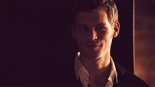 Придя домой ты просто рухнула в кровать, позабыв обо всём, ты решила что завтра ты начнёшь нормальный день. 01