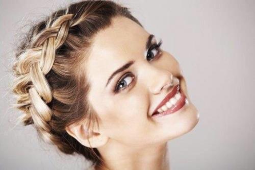 Красивая укладка и макияж перед торжественным событием нужна? 02