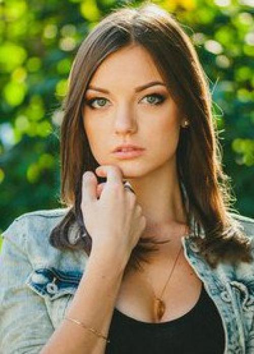 Я могу создать для вас неповторимый образ на любое торжество с помощью прически и макияжа с профессиональным подходом! 05