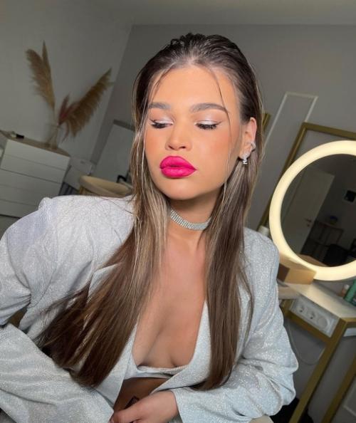 Какой образ вам нравится больше 1 или 2? 02