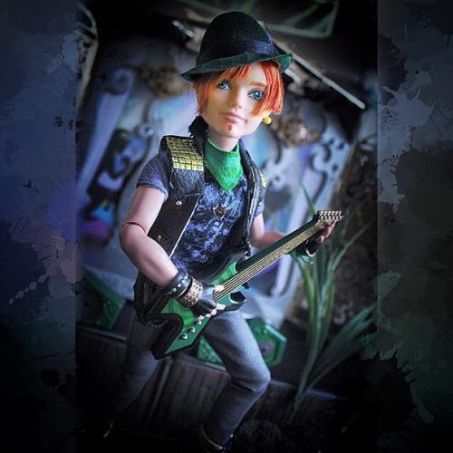 Что делать если внешний вид официально выпущенный куклы не устраивает вас до конца, или если куклу с любимым персонажем так и не начали продавать? 07