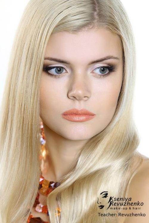 Запись на курс сам себе визажист идёт! 01