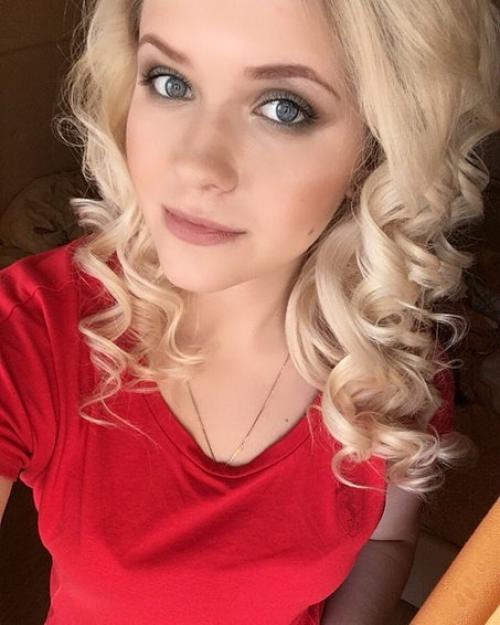 Милые девушки?  Я начинающий стилист - визажист приглашаю вас на макияж и прически по привлекательным ценам. 01