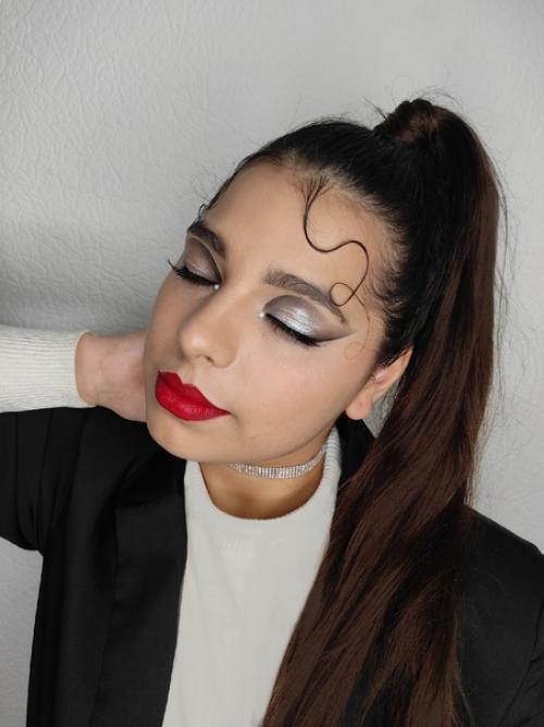 Экспериментирую с цветами и формами вечернего макияжа. 01