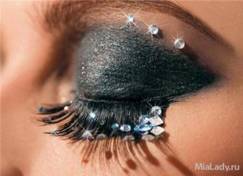 Лишь в том случае, если вы знаете, как сделать яркий Смоки айс макияж глаз, то можно сказать со 100% уверенностью - все мужчины ваши. 02