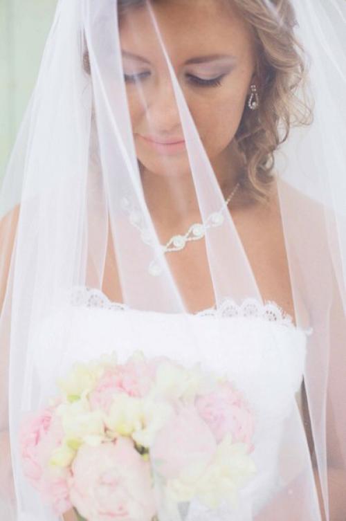 Свадебная причёска и макияж. 01