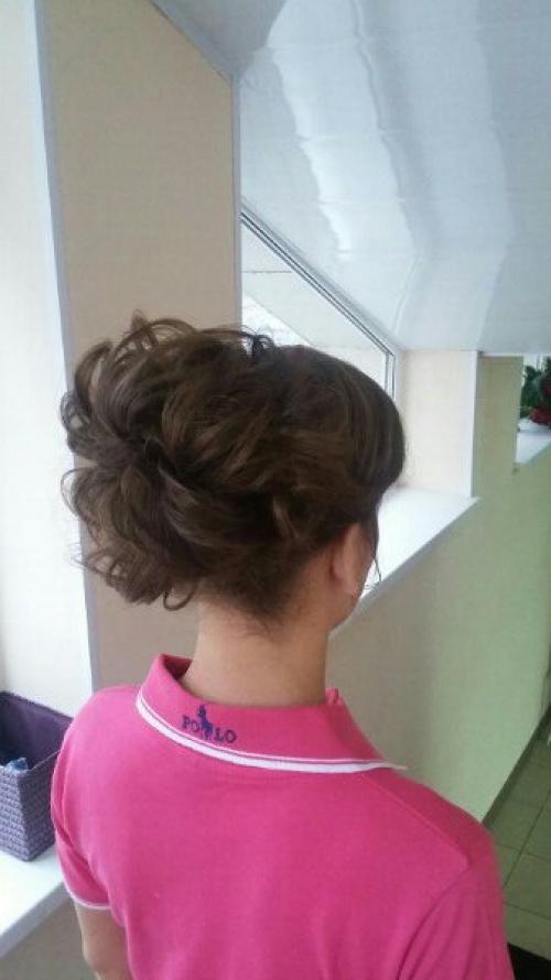 Милые девушки?  Я начинающий стилист - визажист приглашаю вас на макияж и прически по привлекательным ценам. 06