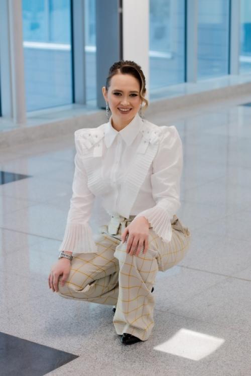 Сколько раз была в аэропорту Домодедово и не обращала внимания на коридоры и как стильно они смотрятся на фото. 02