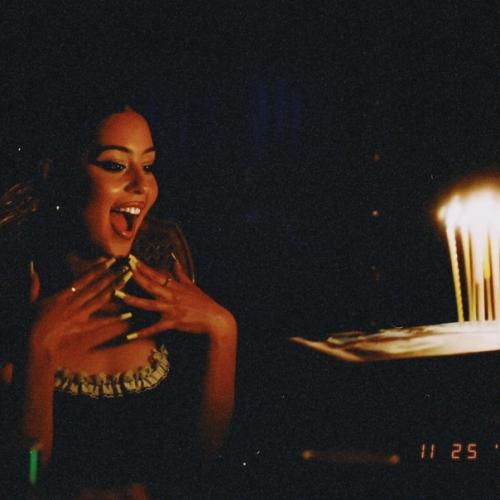 Алекса Деми, она же Мэдди с эйфории - новая икона стиля. 04