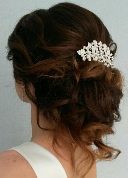 Стилист Лариса нейфельд будет рада создать для ваш образ к празднику. 02