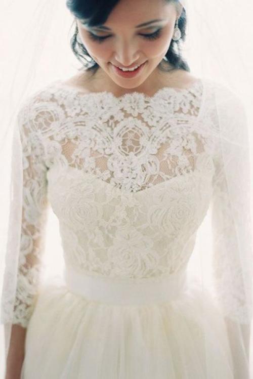 Вы уже приняли замечательное решение отпраздновать свадьбу зимой, значит, самое время заняться образом главной виновницы торжества - невесты. 05