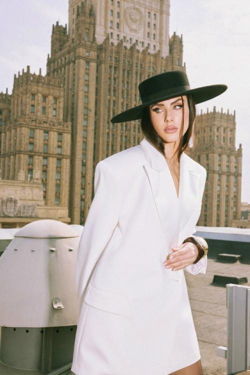 А вы обложку сингла Cherchez la Femme помните? 02