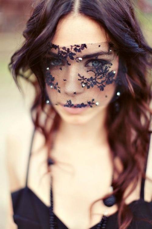 Стиль. Насыщенные цвета и ощущение легкой таинственности - то, что отличает образ осенней невесты от всех остальных. 01