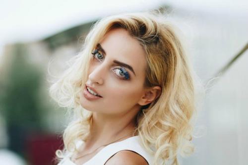 Карепрост - применяется для роста ресниц и бровей. 01