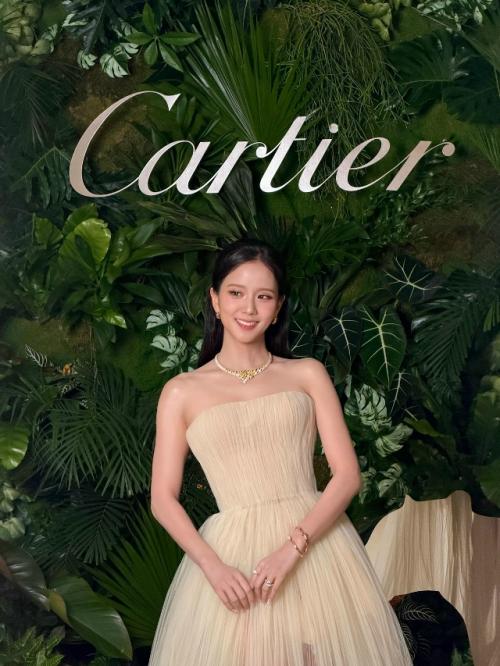 031026: джису из Blackpink в черном и белом для Cartier. 07