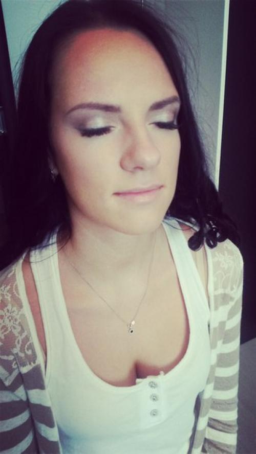 Здравствуйте?  Предлагаю услуги визажиста - мастера по прическам. 09