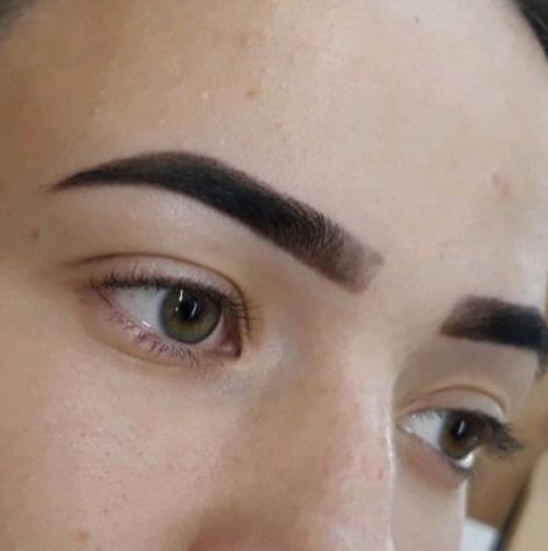 Приглашаю всех на идеальные брови в нашу уютную студию! 01