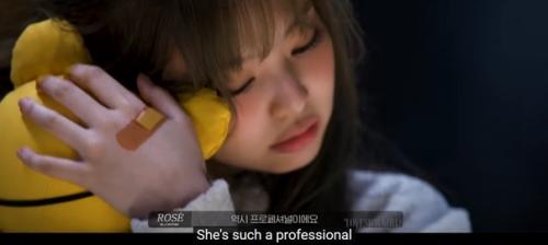 Дженни: мне пришлось играть две разные роли в этой сцене и это было правда весело. 04