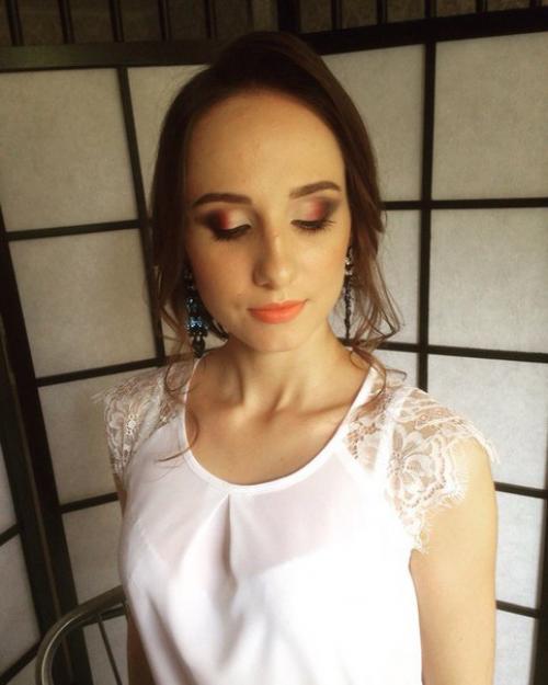 Модель на МАКИЯЖ и прическу для отработки новых навыков ищу. 07