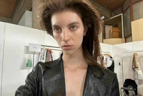 Модель из Уфы стала единственной участницей из России на показе Balenciaga в Париже.


