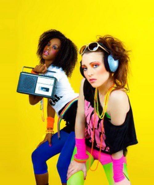 Немаловажную роль играет облик участников. 04