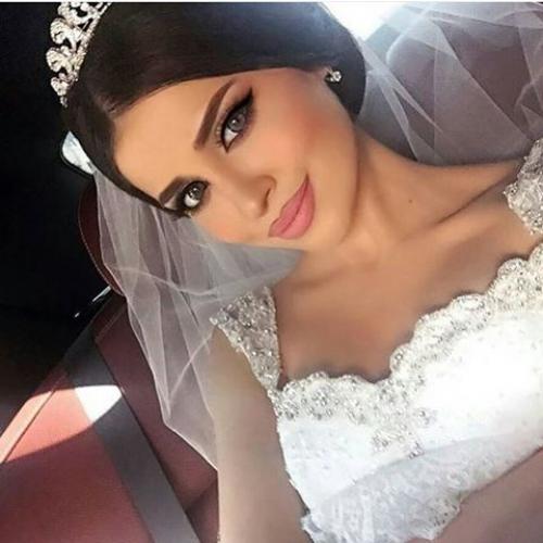 Вы уже определились, какую прическу и макияж хотите в самый замечательный день - день свадьбы? 01