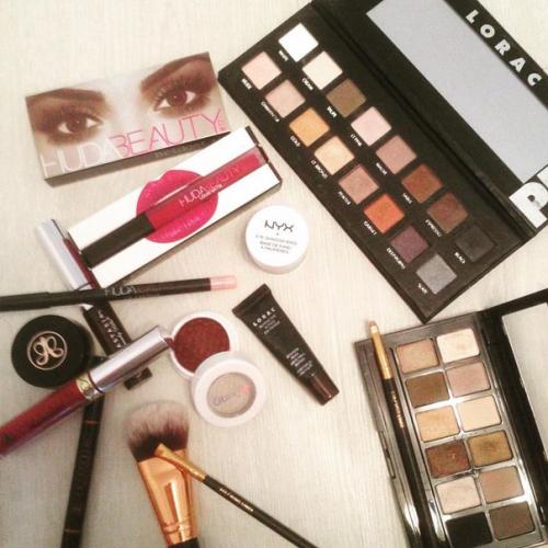 Модель на МАКИЯЖ и прическу для отработки новых навыков ищу. 05