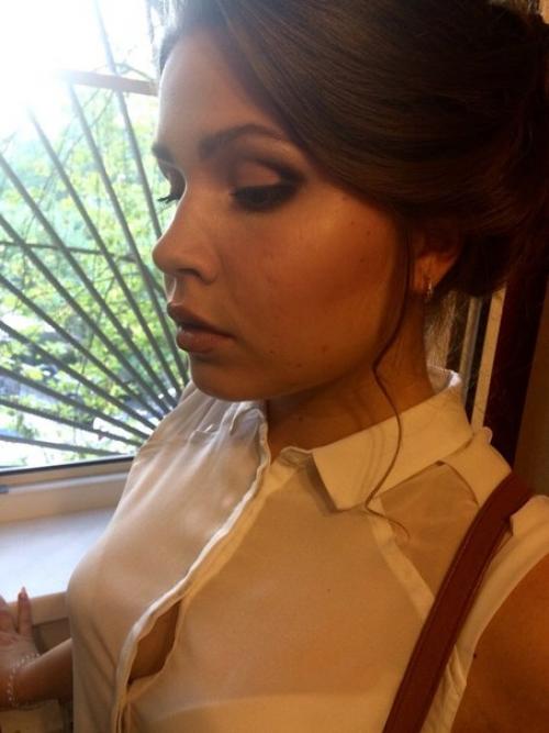 Здравствуйте?  Предлагаю услуги визажиста - мастера по прическам. 05