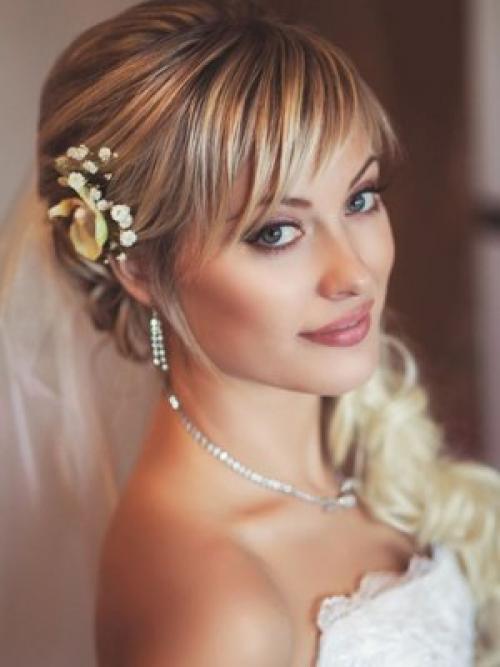 Макияж для брюнетки с челкой. Свадебные прически с челкой.