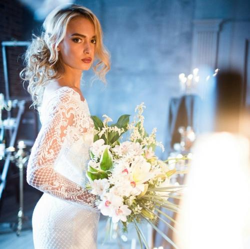 Стилист Лариса нейфельд будет рада создать для ваш образ к празднику. 03