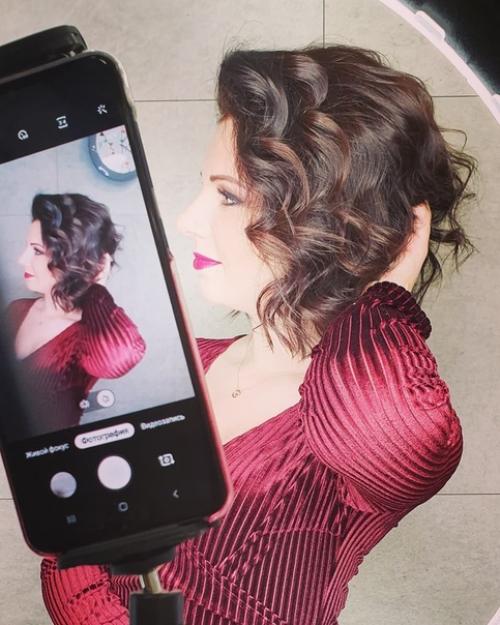 Стилист Лариса нейфельд будет рада создать для ваш образ к празднику. 05