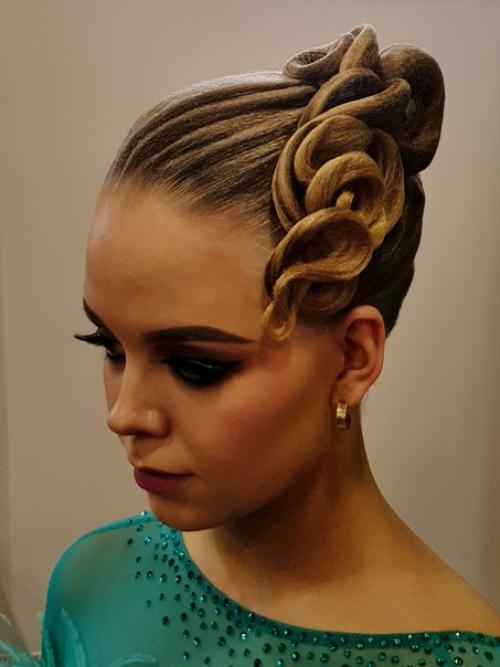 Эксперименты с прическами, особенно у классного мастера - гарантия хорошего настроения танцора, а значит и яркого танца. 03