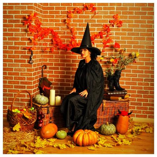 Одним из самых ярких праздников является хэллоуин. 02