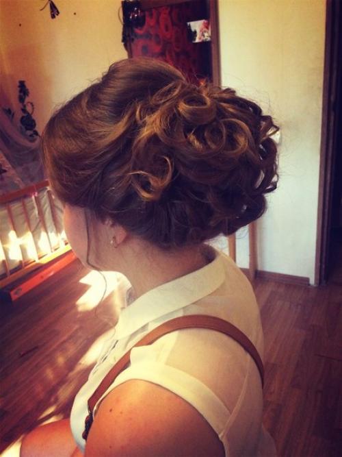 Здравствуйте?  Предлагаю услуги визажиста - мастера по прическам. 06