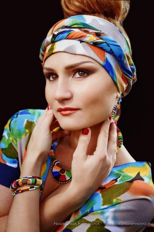 Свадебный стилист - визажист - это волшебник, с помощью которого идет перевоплощение девушки в принцессу. 01