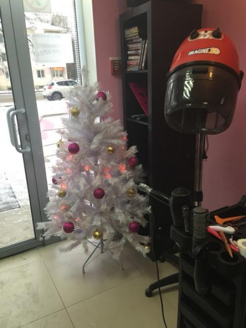 Добро пожаловать в парикмахерскую май, которая находится по адресу правда 11 остановка Орион! 03