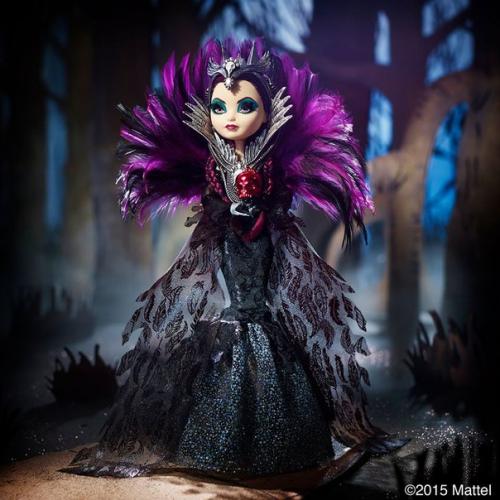 Шикарная рейвен квин в коллекции комик - кон предстала перед нами в потрясающем наряде! 01