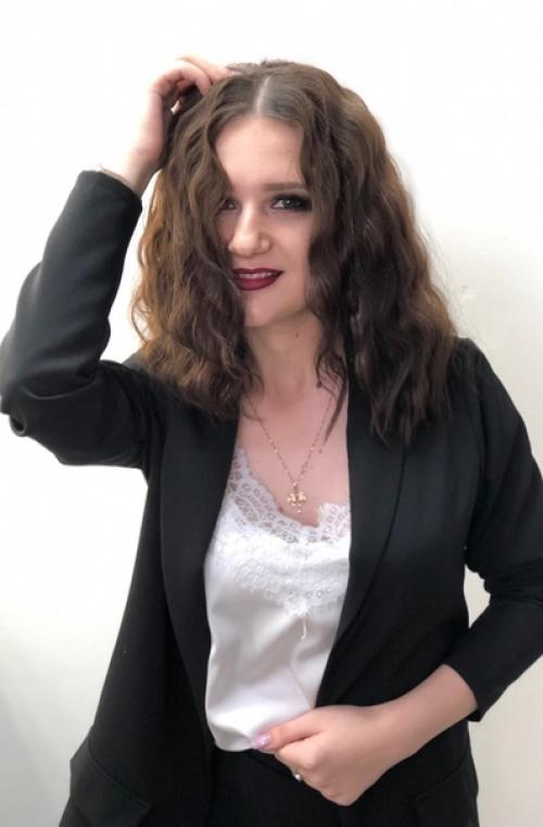 На самом деле, вопрос какой макияж подобрать к локонам? 01