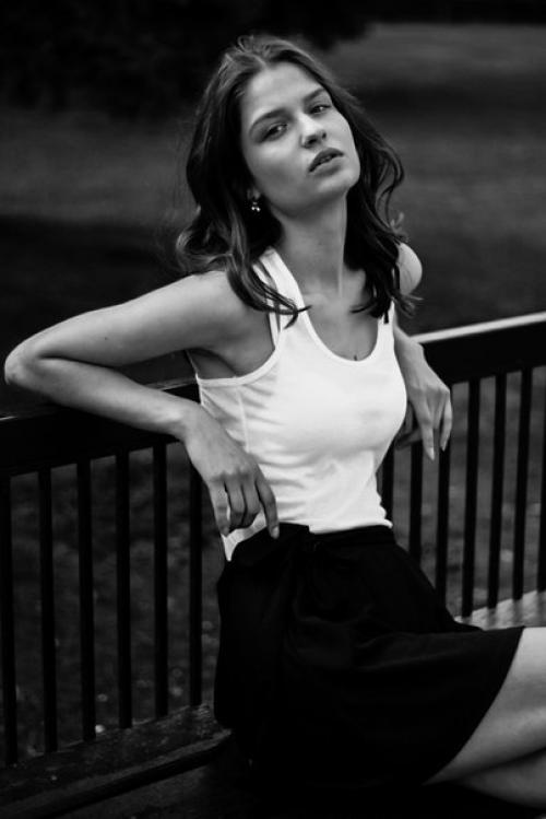 Всем привет?  Начинающие фотограф и модель ищут визажиста, который также сможет сделать локоны с объемом на четверг 26. 04