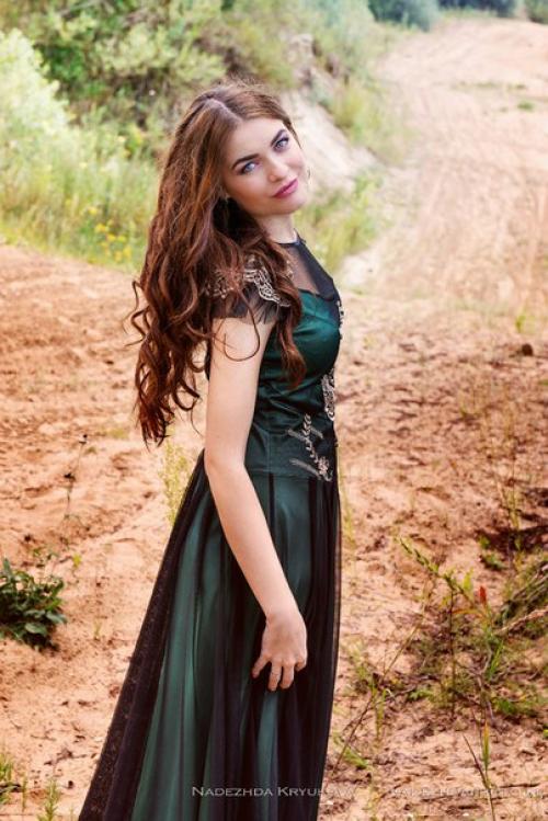 Свадебный стилист - визажист - это волшебник, с помощью которого идет перевоплощение девушки в принцессу. 02