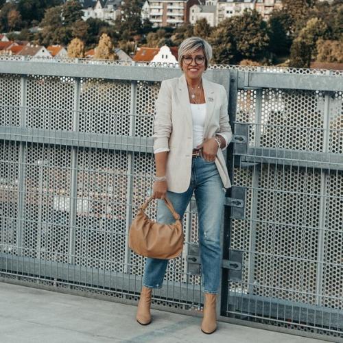 Создавая идеальный образ, женщины должны учитывать все: прическу, макияж, одежду, обувь, аксессуары. 03