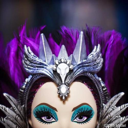 Шикарная рейвен квин в коллекции комик - кон предстала перед нами в потрясающем наряде! 03